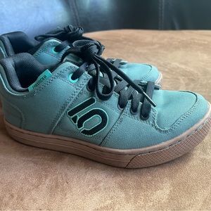 Women’s FiveTen Freerider Mtn Bike Shoes, Size 7